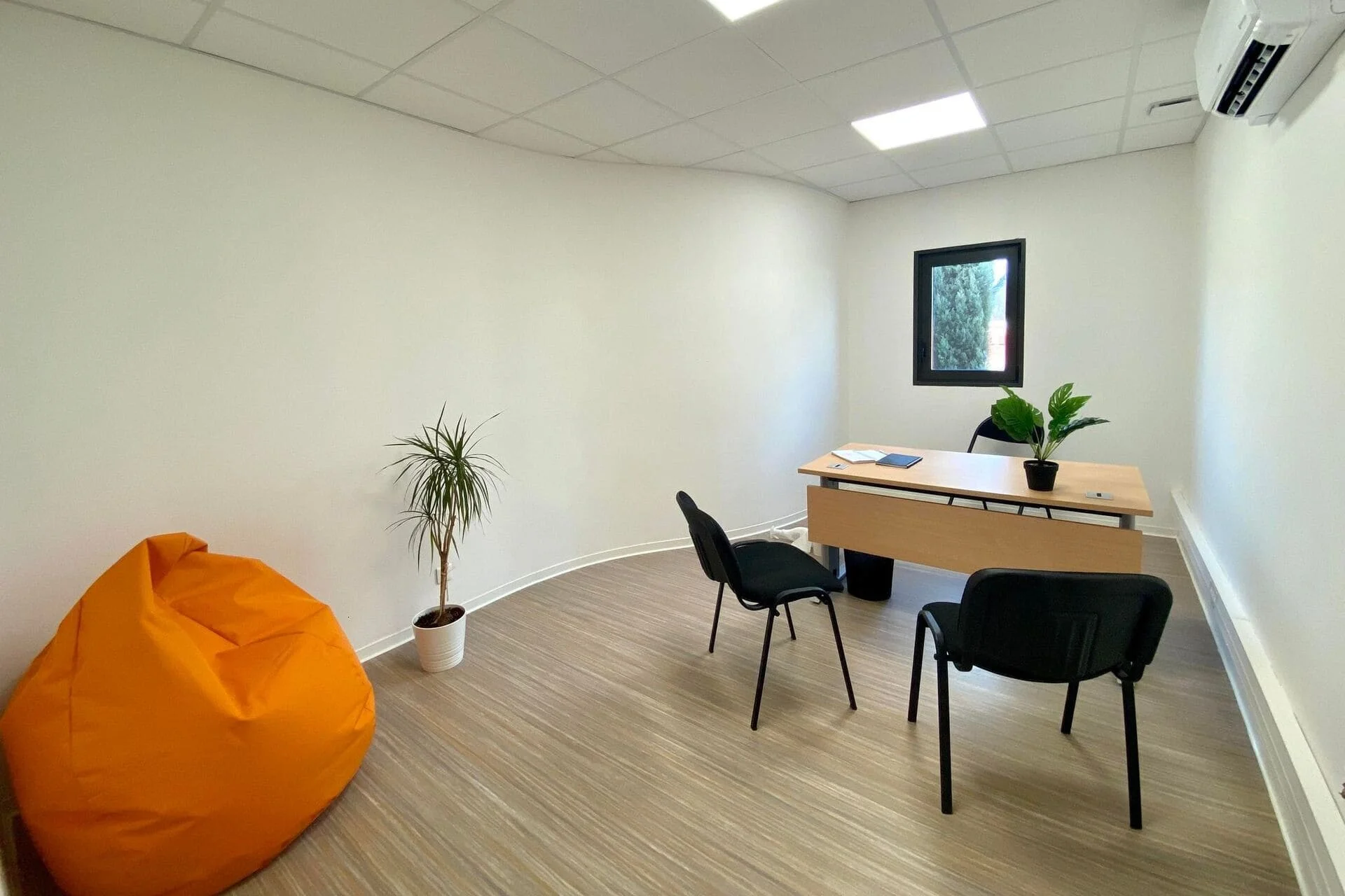 location bureau à la journée Apt